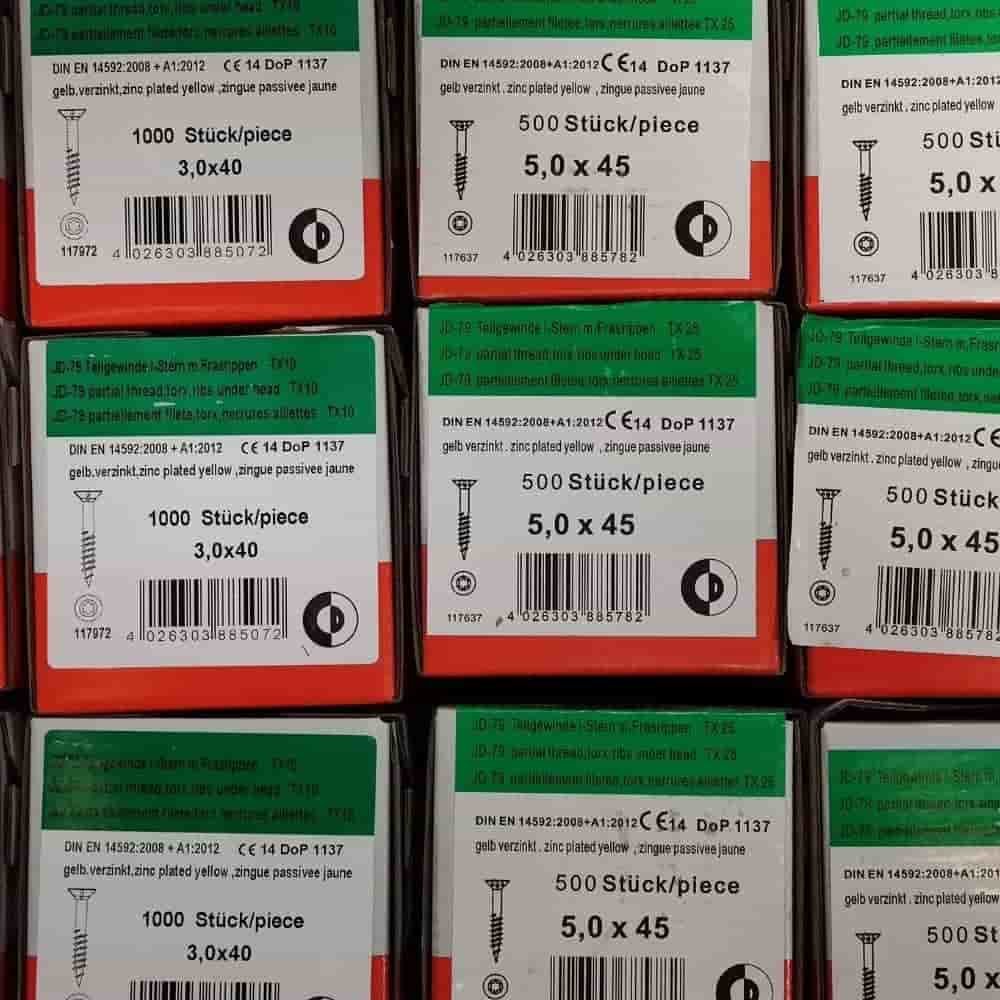 Parafusos para aglomerado 3,0 x 45 mm 1000 peças com estrela interna, cabeça escareada, rosca parcial e nervuras fresadas sob a cabeça-2